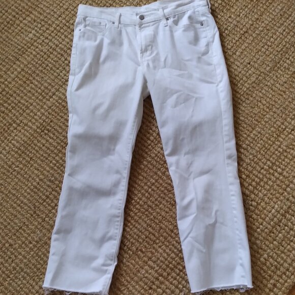 White Old Navy Cropped Ankle Flare Jeans -Very Hard To Find Size 10 - Picture 1 of 3